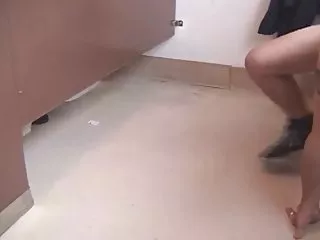 Парень трахает своего друга в скачать видео порно секс общежитии
