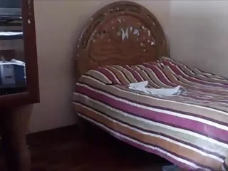 Сука распотрошила свою киску понрно ролики пальцами
