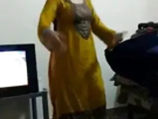 Парень трахает сексуальную мачеху в чулках и порно видео ролики для телефона свою молодую подружку