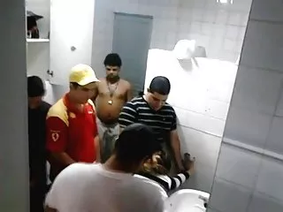 Возбужденная сучка Kylie с пухлой порно ролики арабские попкой трахает свою подругу только в анал