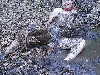 Курящая сука лжет и приказывает своей видео порно ролики смотреть суке лизать свою киску